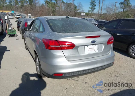 2017 Ford Focus Se z USA, uszkodzony, nr VIN 1FADP3F27HL327034